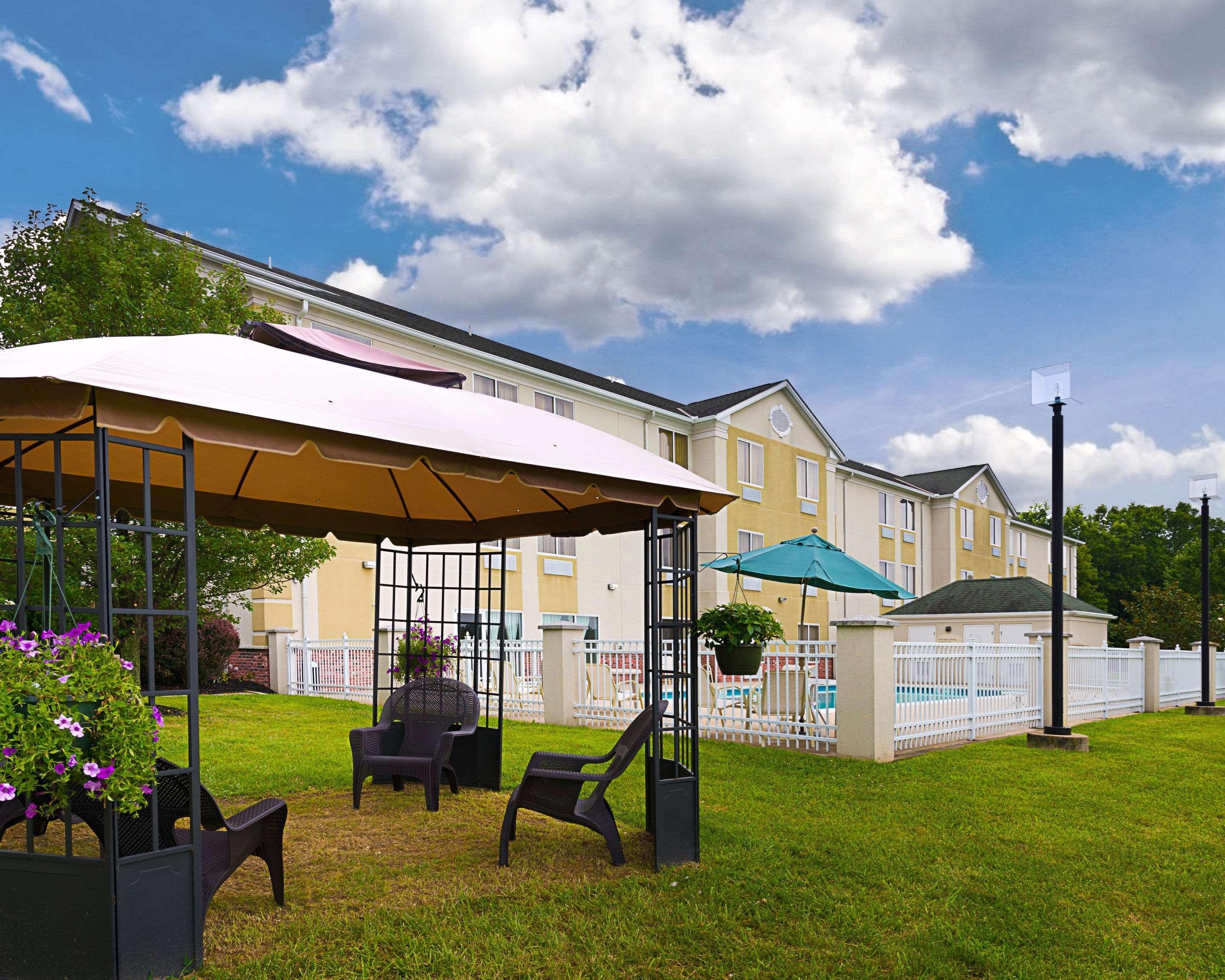 Quality Inn Spring Mills - Martinsburg North Eksteriør bilde
