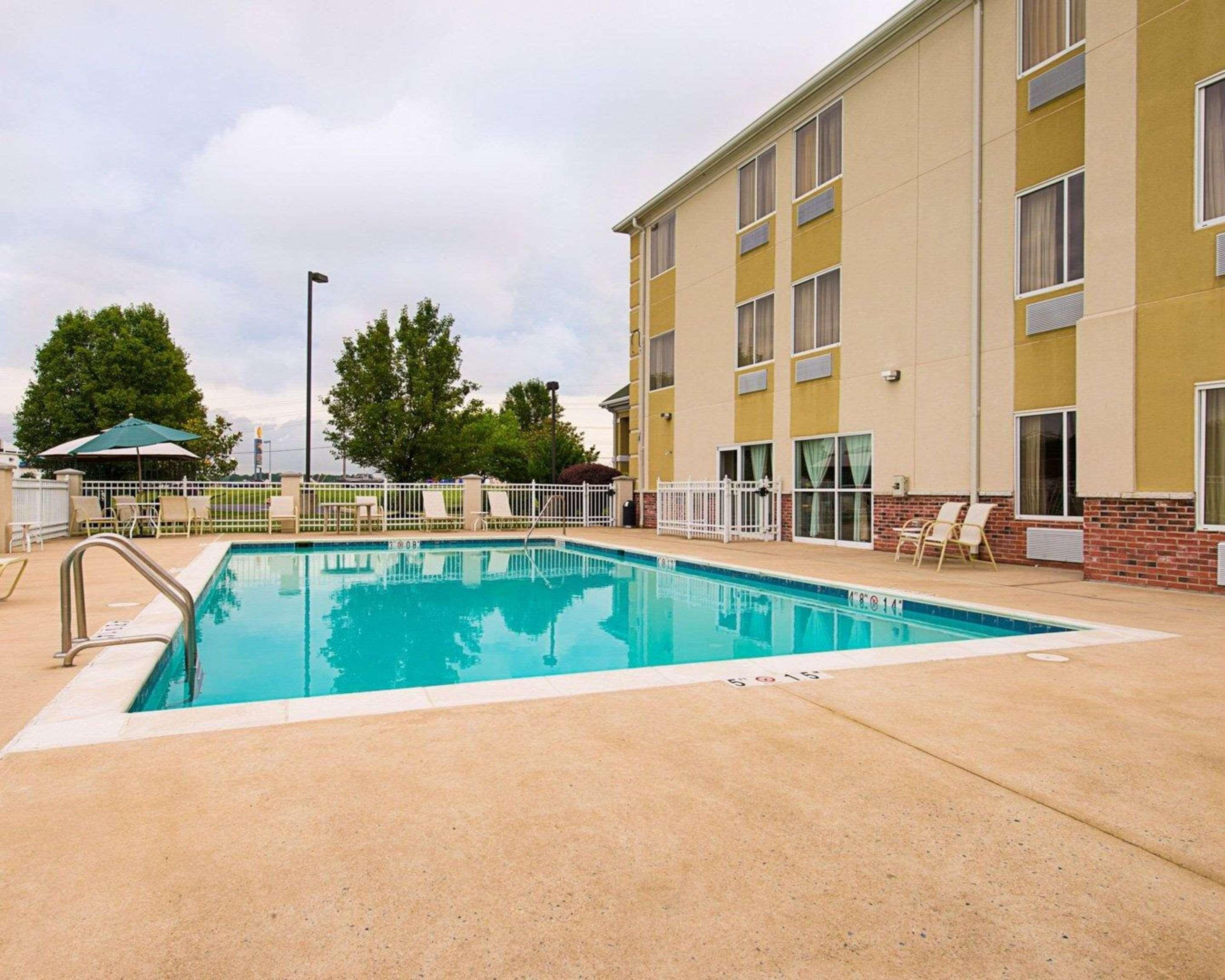 Quality Inn Spring Mills - Martinsburg North Eksteriør bilde